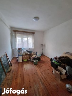 154 nm-es ház eladó Pápa