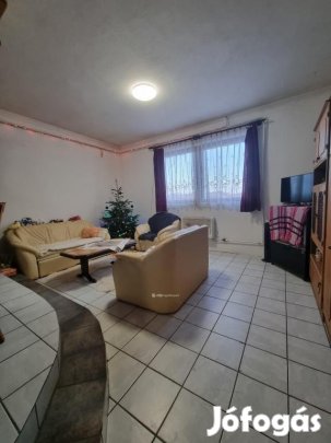 154 nm-es ház eladó Pápa