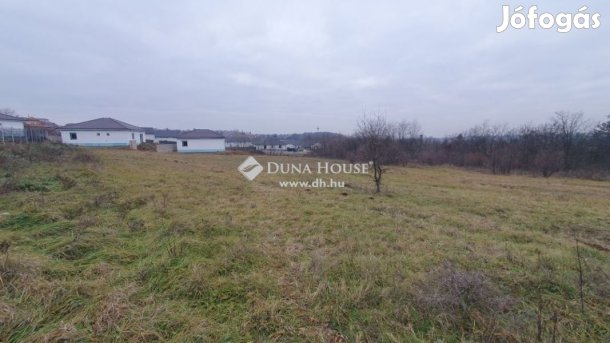15572 nm-es telek eladó Kerepes