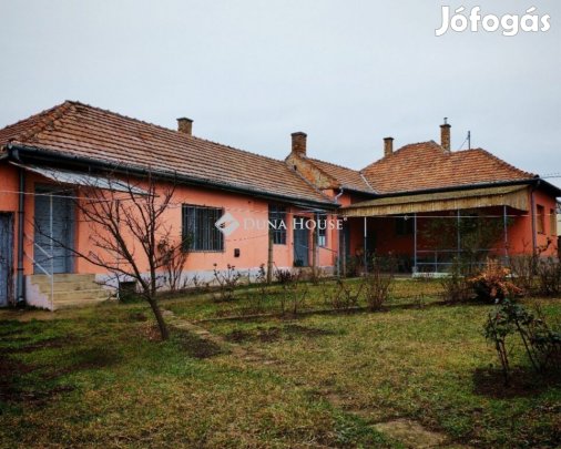 155 nm-es ház eladó Hatvan