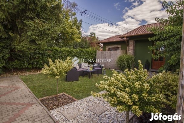 155 nm-es ház eladó Velence