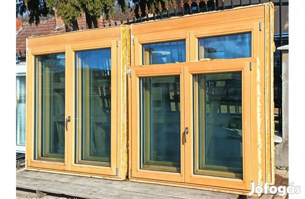 156 x 172 fa ablak újszerű állapotban redőnnyel együtt
