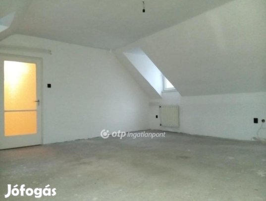 157 nm-es ház eladó Eger