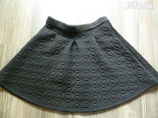 158-as kislány fekete szoknya