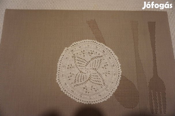 15,5 cm.-es fehér csipke alátét terítő eladó