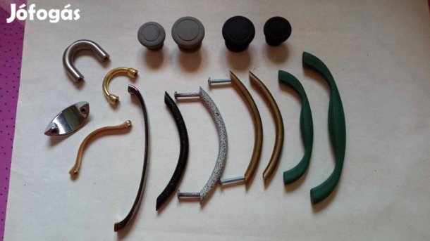 15 db különböző fogantyú együtt 2000 Ft