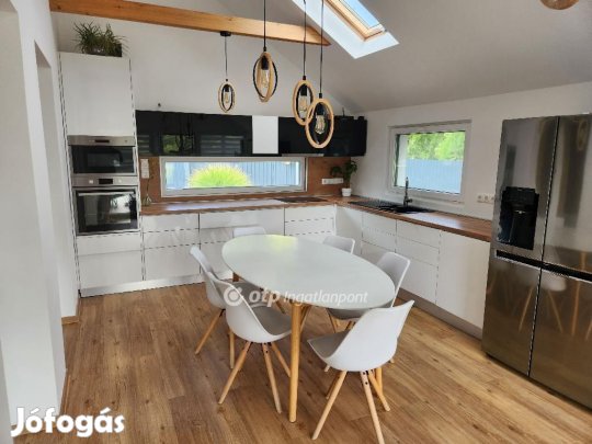 160 nm-es ház eladó Velence