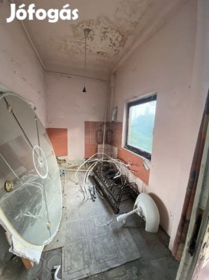 160 nm-es lakás eladó Cegléd
