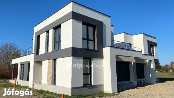 160 nm-es lakás eladó Győr