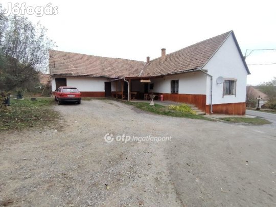 160 nm-es pub eladó Szőkéd