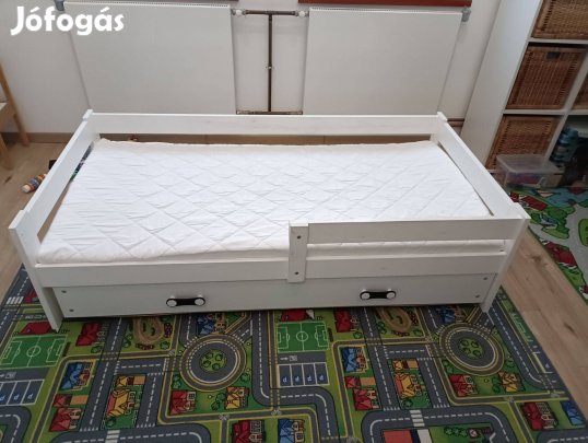 160 x 80-as fehér fa gyermekágy, matraccal, ágyneműtartóval eladó