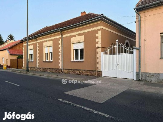 164 nm-es ház eladó Békéscsaba