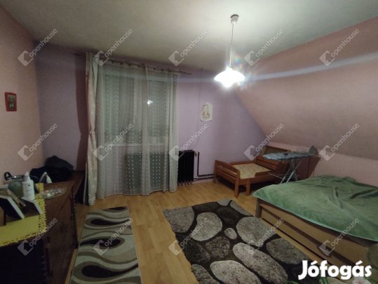 164 nm-es lakás eladó Celldömölk