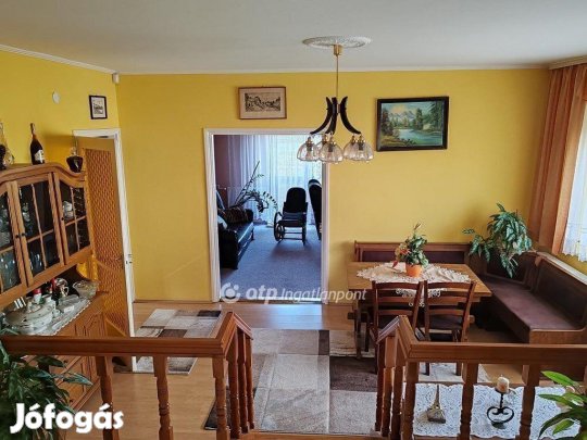 166 nm-es ház eladó Győr