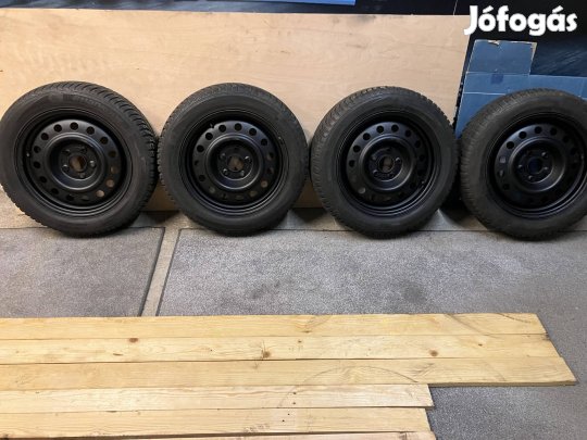 16" 5x114,3 lemezfelni garnitúra 205/55R16 téli gumival 