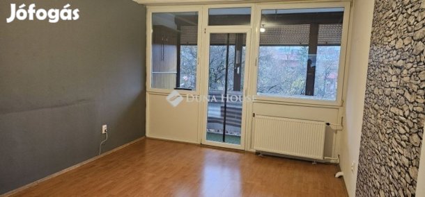 16. ker., Mátyásföldön 2 szobás, erkélyes lakás