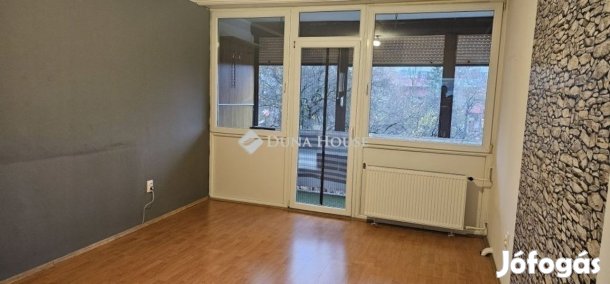 16. ker., Mátyásföldön 2 szobás, erkélyes lakás
