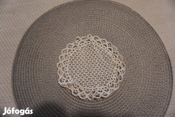 16 cm.-es fehér kerek csipke alátét terítő eladó