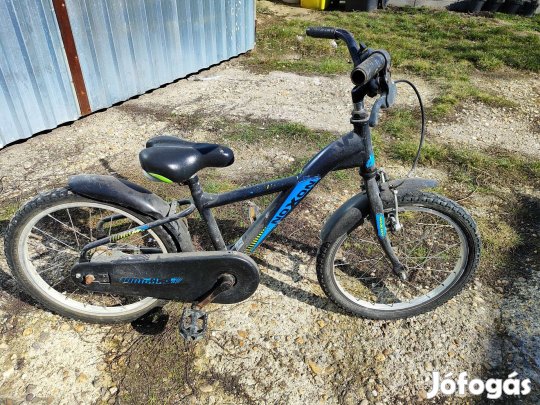 16-os fiú kerékpár