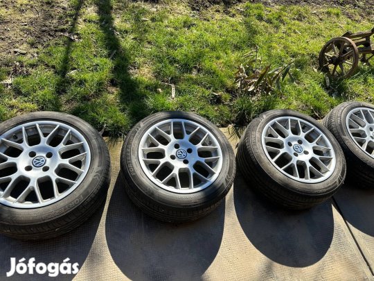 16-os könnyűfém felni egy nyarat futott nyári gumikkal eladó