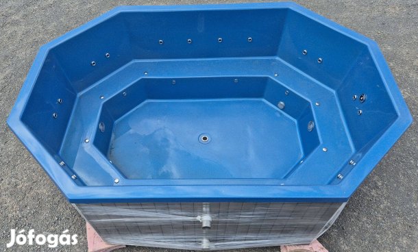 16 személyes dézsafürdő medence (245 x 345 x 110cm)