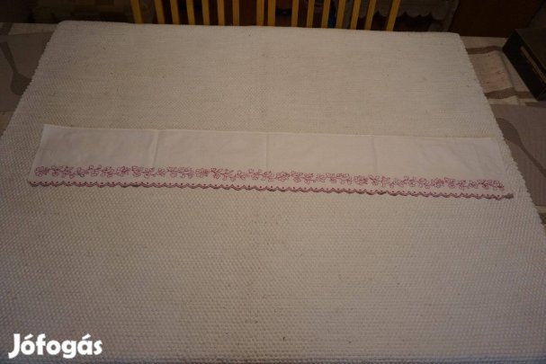 16x107 cm.-es hosszúkás fehér falvédő alul virág mintával eladó