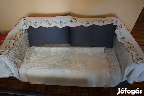 16x248 cm.-es hímzett díszes falvédő eladó