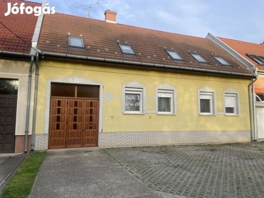 170 nm-es ház eladó Kecskemét