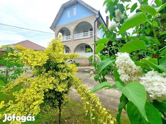 170 nm-es ház eladó Tápiószecső