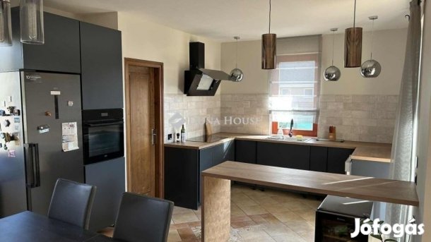 172 nm-es ház eladó Kecskemét