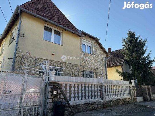 174 nm-es ház eladó Pécs