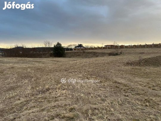 1760 nm-es telek eladó Berkenye