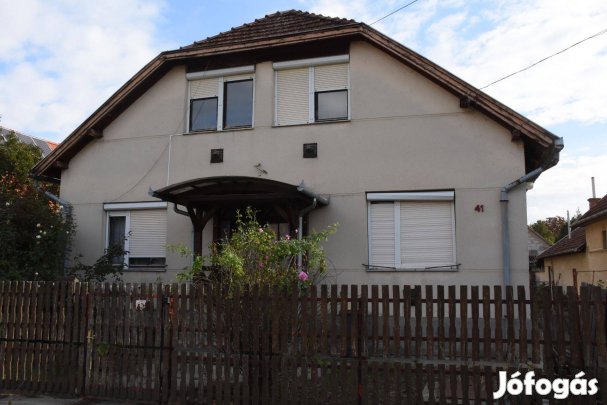 176 m2, 6 szobás családi ház eladó!