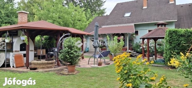 177m2, 5 szobás családi ház, 2 garázzsal, napelemmel