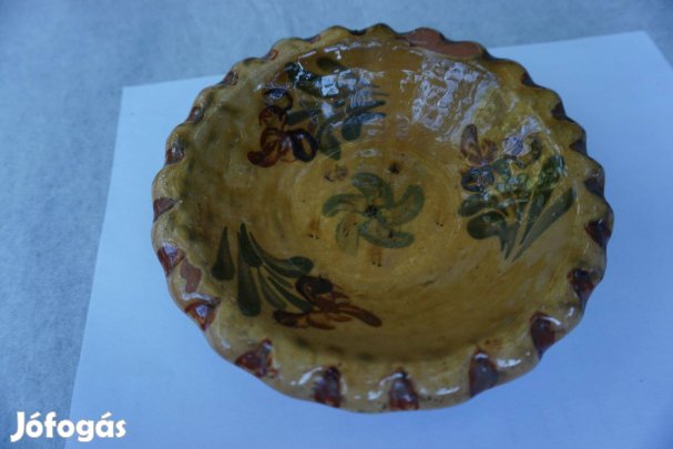 17 cm.-es sárgászöld lapos fali dísztányér eladó