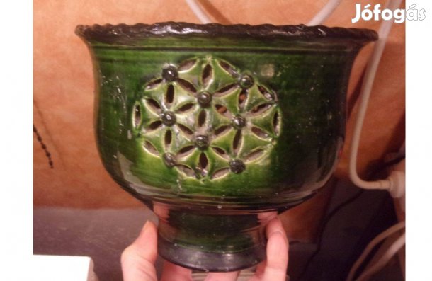 17 cm átmérőjű kerámia kaspó áttört mintájú Újpest központ közelében