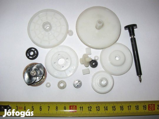 17 darabos műanyag fogaskerék készlet