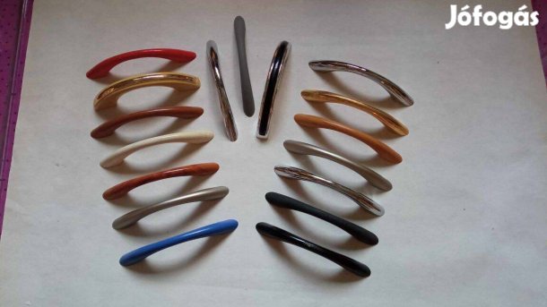 17 db műanyag 64 mm es fogantyú együtt 1500 Ft