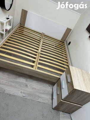 180 X 200as ágykeret, ágyráccsal és két db éjjeli szekrénnyel eladó 