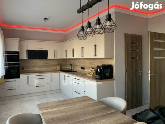 180 nm-es ház eladó Cegléd