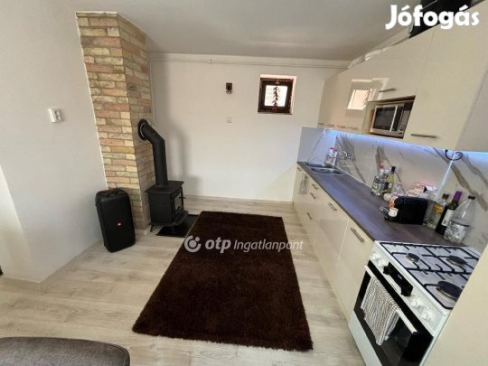 180 nm-es ház eladó Cserkút