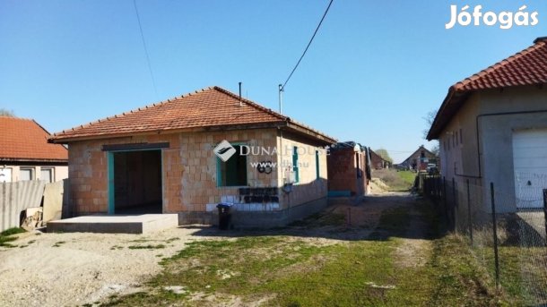 180 nm-es ház eladó Nagykáta