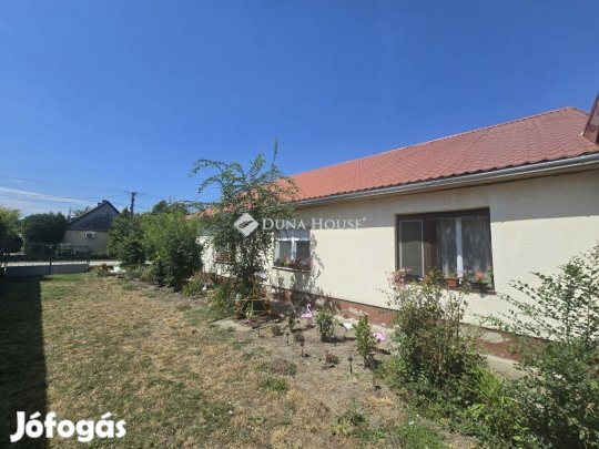 180 nm-es ház eladó Sárosd