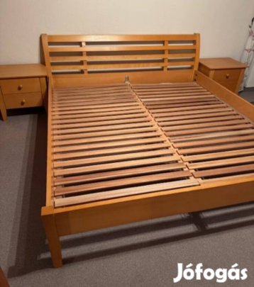 180x200-as keményfa ágy, matraccal és 2 db éjjeliszekrénnyel