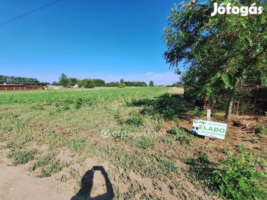 1867 nm-es telek eladó Tiszakécske