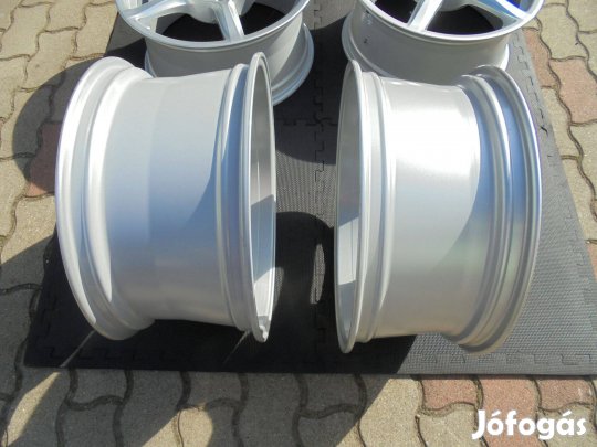 18-as Porsche gyári alufelni kitűnő állapotban