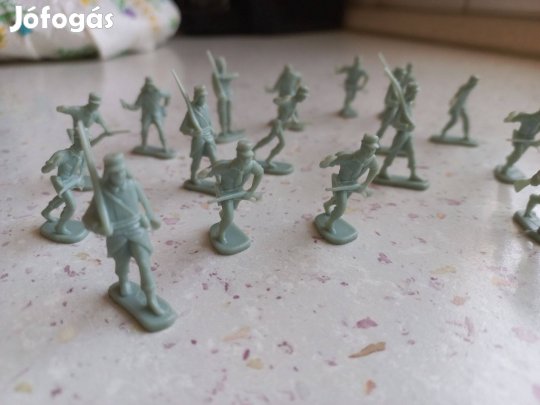 18 db Idegenlégiós műanyag katona