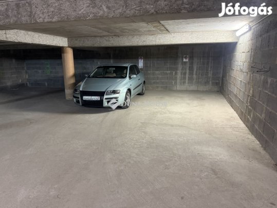 18 nm-es garázs eladó Pécs