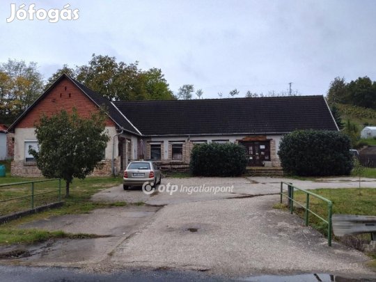190 nm-es ház eladó Écs