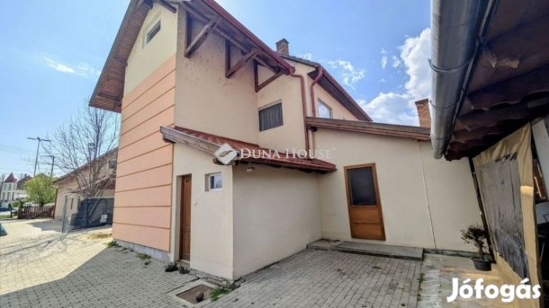 190 nm-es ház eladó Szántód